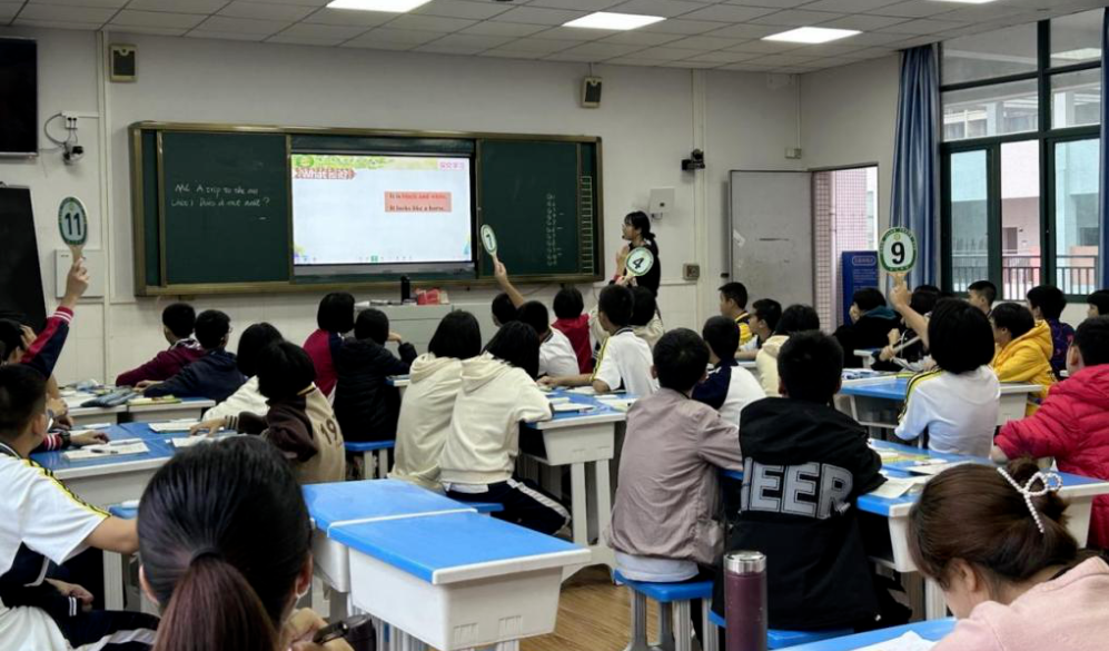 遼寧電視臺(tái)報(bào)道，AI教師進(jìn)課堂，傳統(tǒng)教學(xué)換新方